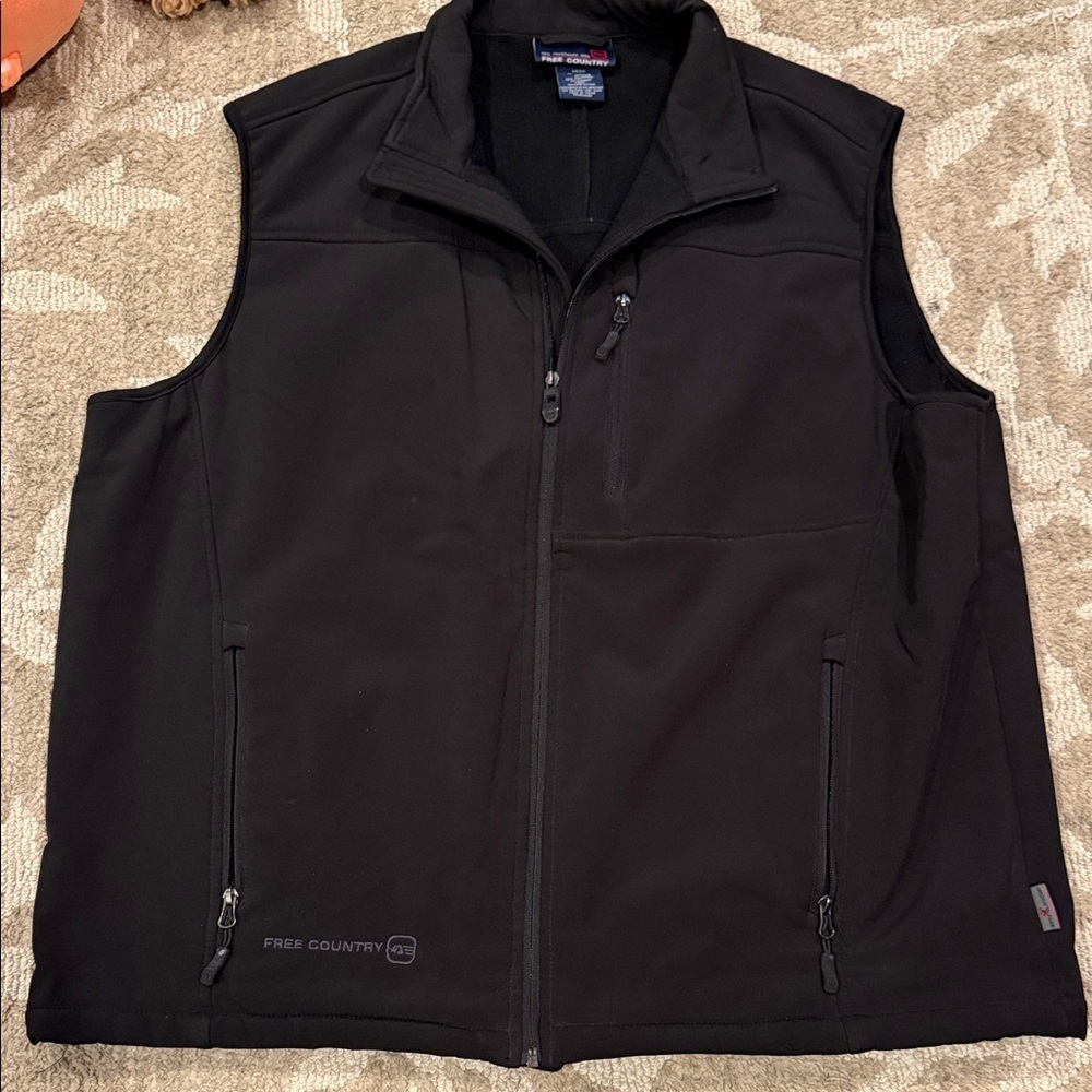 Free Country Men's Black Softshell Vest with Zipper Pockets